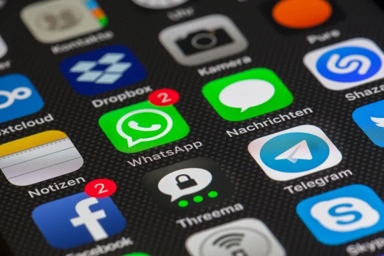 Business Social Media 2 768x512