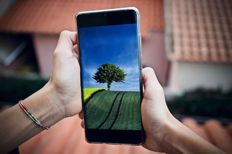 Tech Mobile Phone 2 768x512